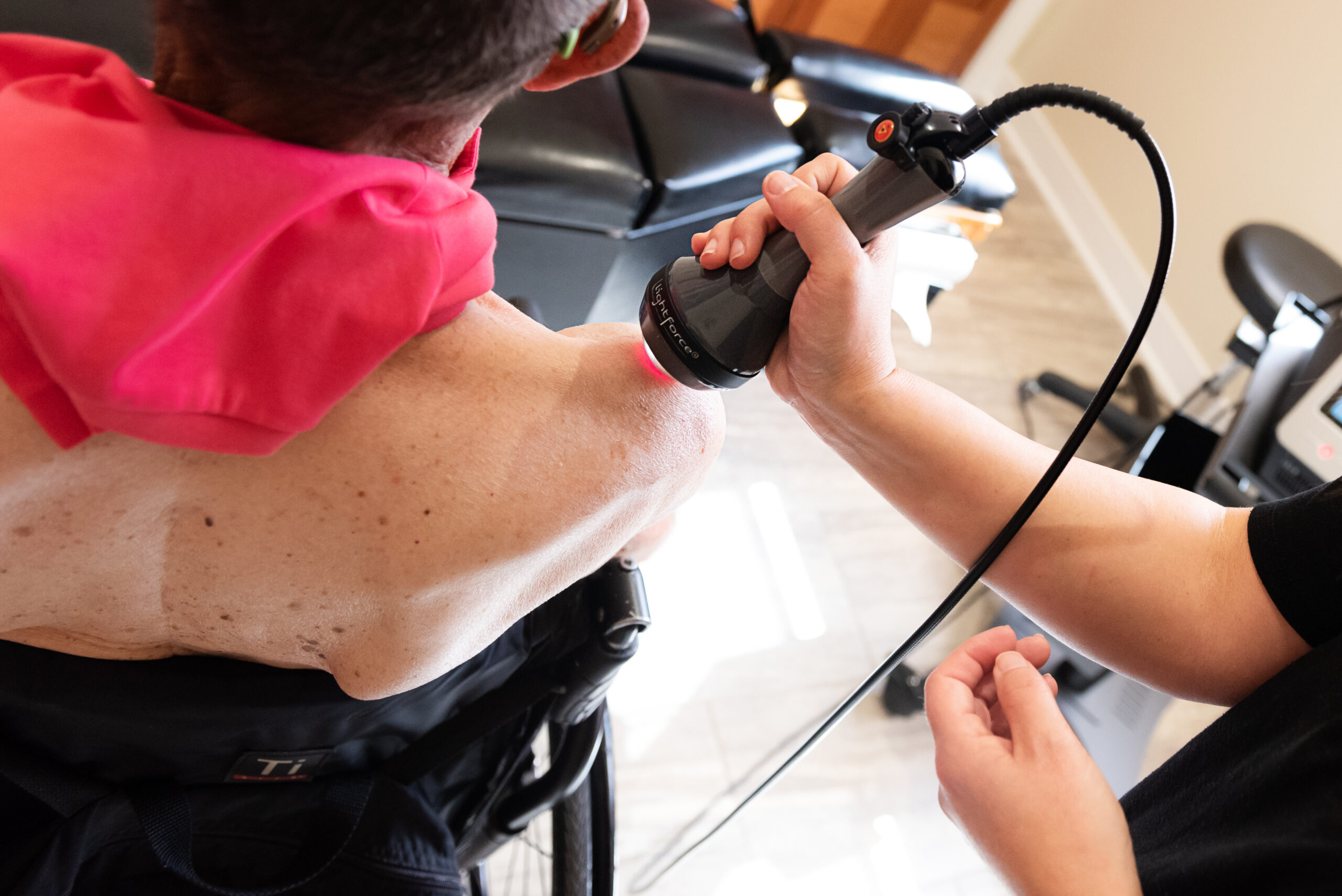 Deep tissue laser therapy and movement rehabilitation for shoulder pain in St. Peter, MN